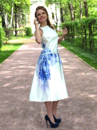 Костюм с голубыми орхидеями.